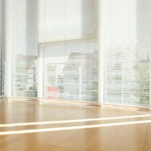 Jalousie innen mit Lichteinfall
